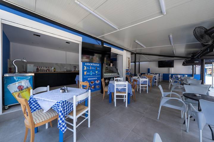 Bed & Breakfast „The Kavos Sandy Inn – Doppelzimmer“ mit Gemeinschaftspool, Wlan & Klimaanlage in Kavos, Korfu