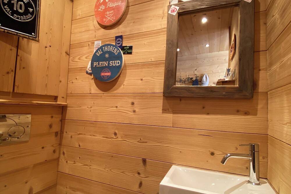 Appartement entier, Auron: superbe appartement 3/4 pièces rénové type chalet-6 personnes in Auron, Saint-Étienne-de-Tinée