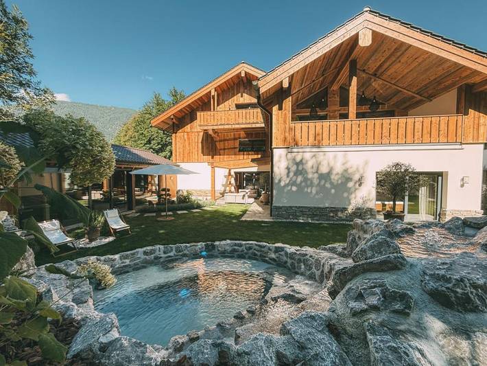 Hütte für 12 Personen, mit Balkon und Whirlpool sowie Terrasse und Garten in Grainau