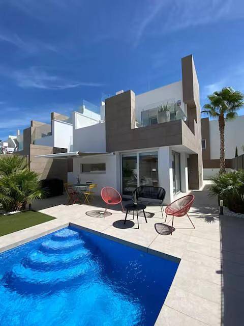 Casa rural para 6 personas, con Balcón además de Terraza y Piscina en Guardamar del Segura