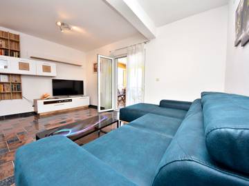 Apartment for 5 People in Vir, Croatian Adriatic, Photo 1