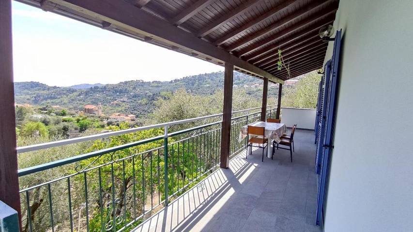 Chambre d’hôtes pour 4 personnes, avec vue et jardin, animaux acceptés à Diano San Pietro