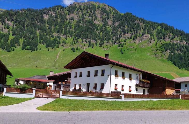 Ferienwohnung für 5 Personen, mit Balkon und Garten in Schmirn