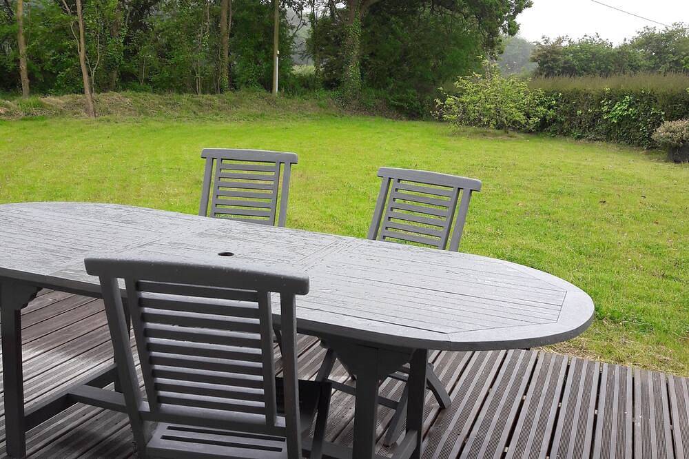 Country house 5 kms from the sea, 12 kms from Perros Guirec. in Trélévern, Pink Granite Coast
