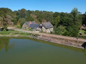 Gîte pour 10 personnes, avec jardin et terrasse, animaux acceptés à Baulon