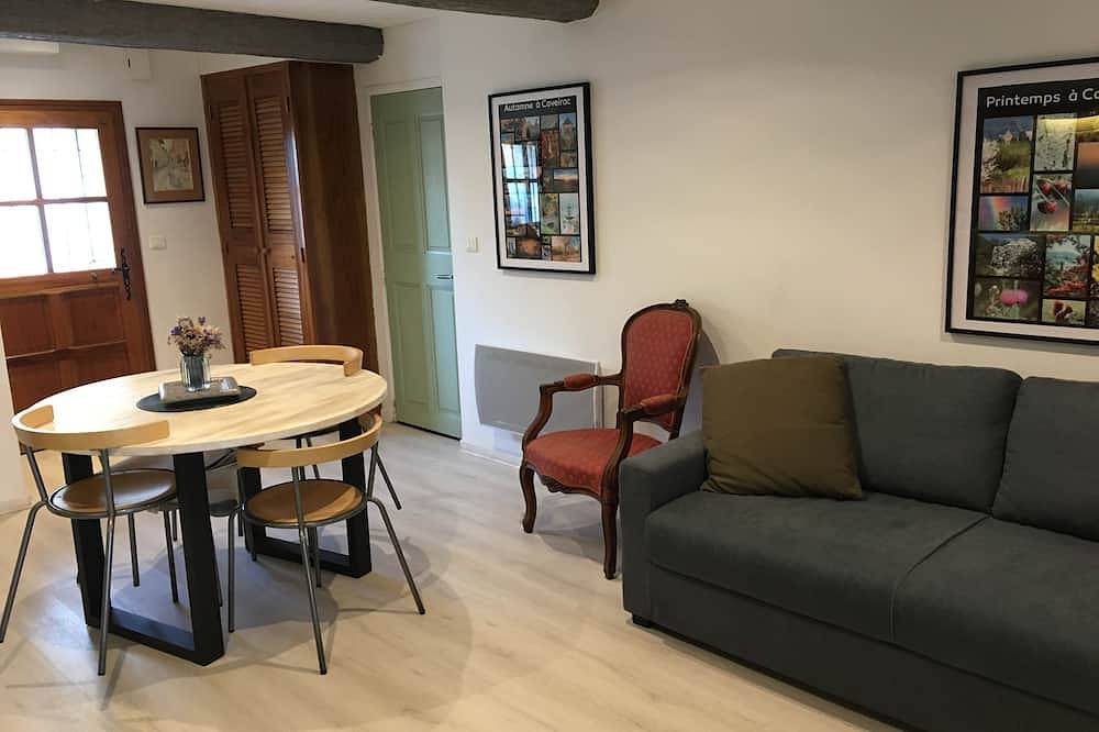 Appartement entier, Appartement dans villa de charme avec piscine. in Caveirac, Région de Nîmes