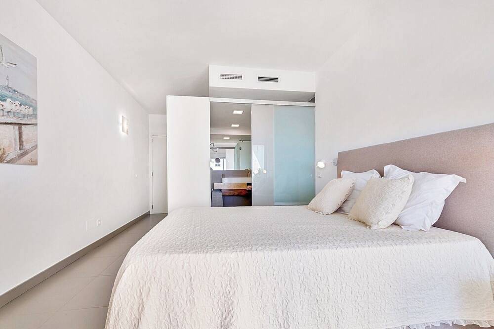 Entire apartment, Ocean and pool view 3-bedroom apt. in La Capellania, Benalmádena