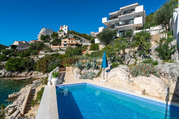 Villa for 12 people, with ocean view and balcony as well as pool, child-friendly in Marina