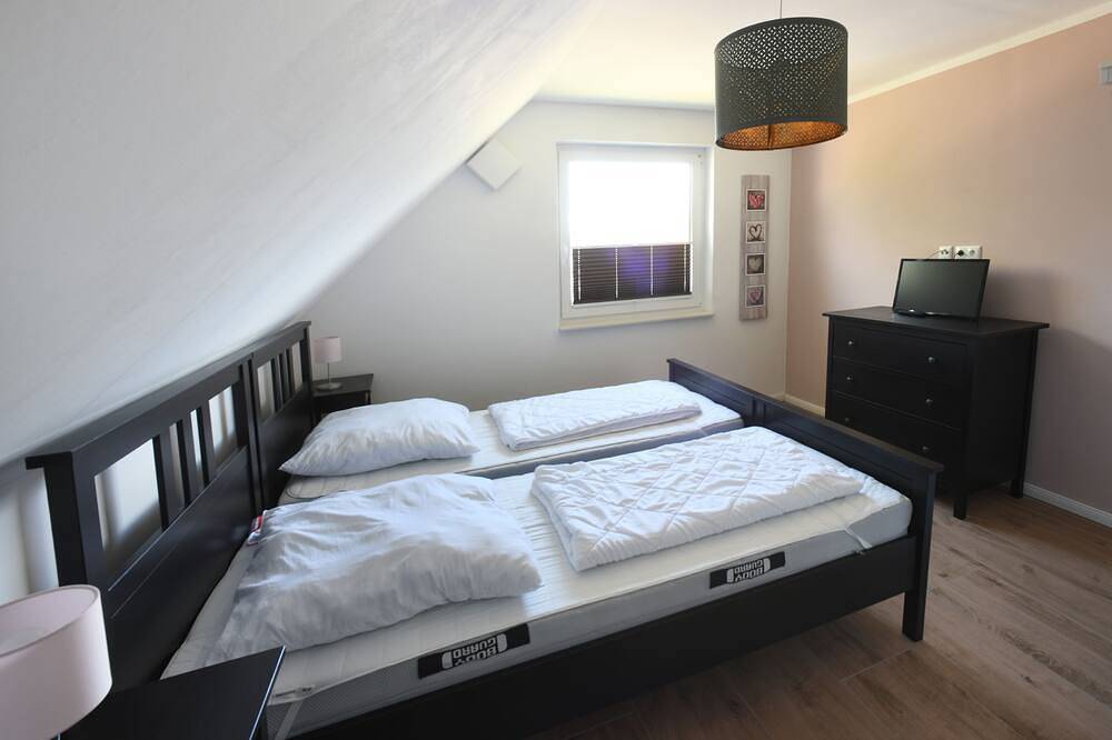 Ferienhaus exklusiv in Strandnähe, Sauna,Kamin, familienfreundlich,Wlan,Garten in Wiek, Rügen