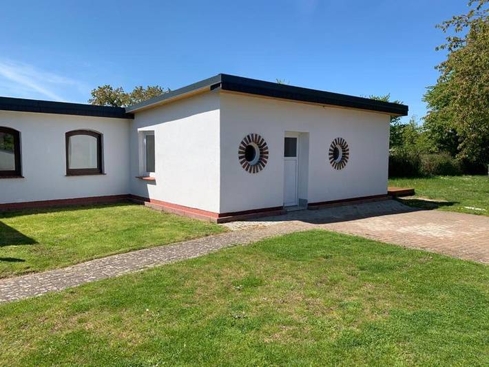 Bungalow für 3 Personen, mit Ausblick und Terrasse sowie Garten, mit Haustier am Schweriner See