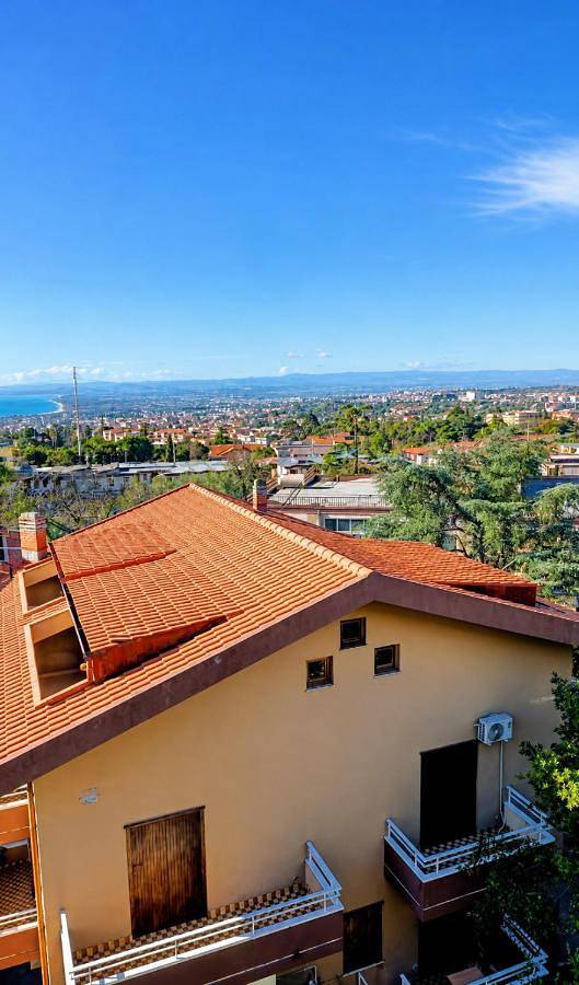 Casa vacanza per 3 persone, con Balcone e Terrazza nonché Piscina per bambini e Piscina a Sant'Agata Li Battiati