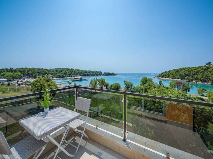 Holiday rental for 8 people, with garden and sauna as well as pool in Pula