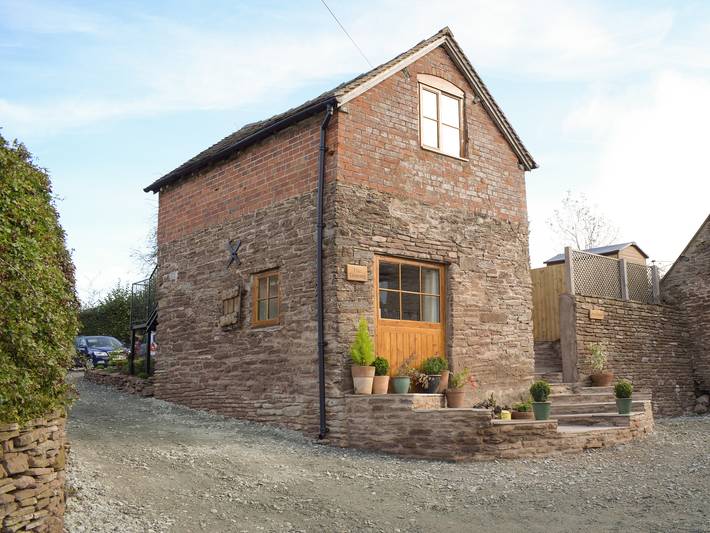 Log cabin for 2 people, with garden in Shropshire
