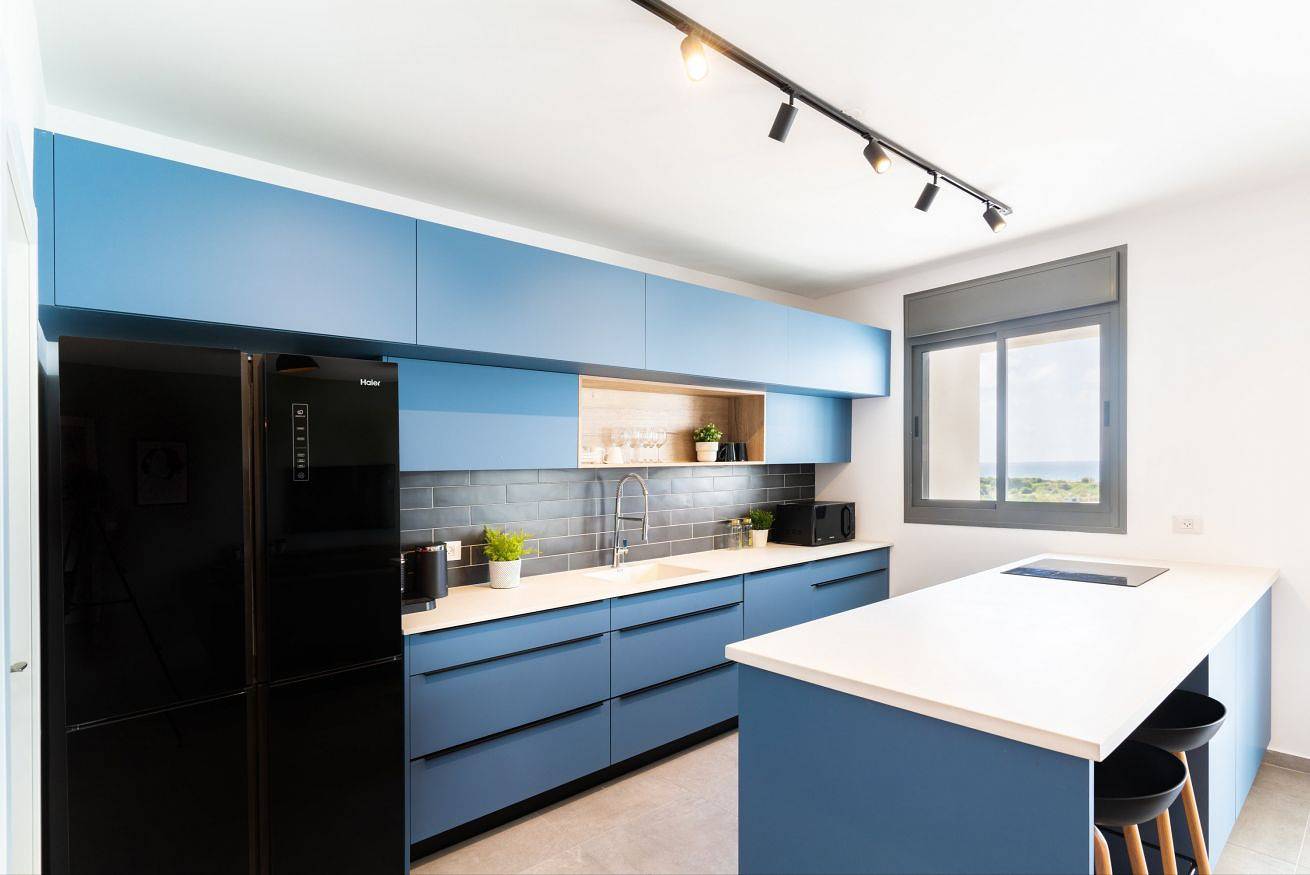 Entire apartment, Bright Sunny Holiday Home with Sea Views in Naaharia, North Distric (Israel)
