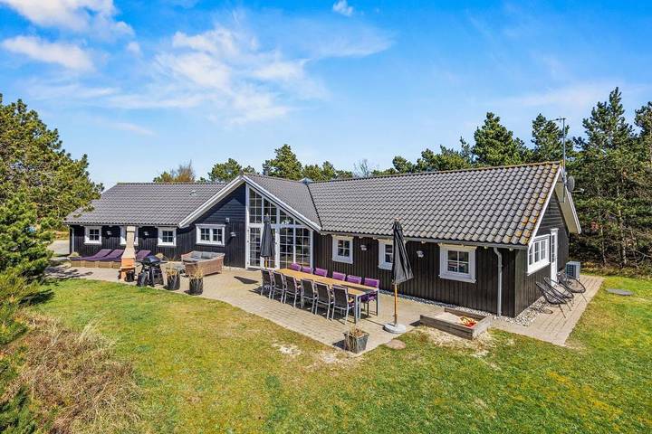 Villa for 12 people, with sauna and pool as well as balcony/terrace - 1