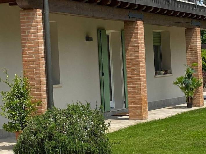 Casa vacanza per 4 persone, con terrazza e giardino a Roverbella