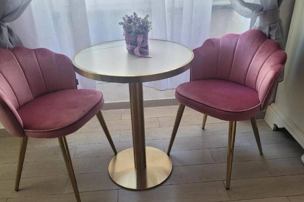 Romantic Dreams: Double Room with Private Bathroom in Rom, Rom Provinz