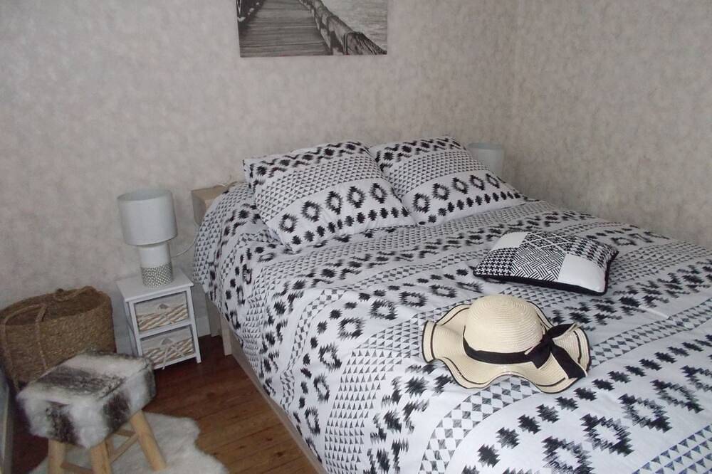 Charming, cosy villa 5 minutes' walk from the beach in Jullouville, Côte de la Déroute