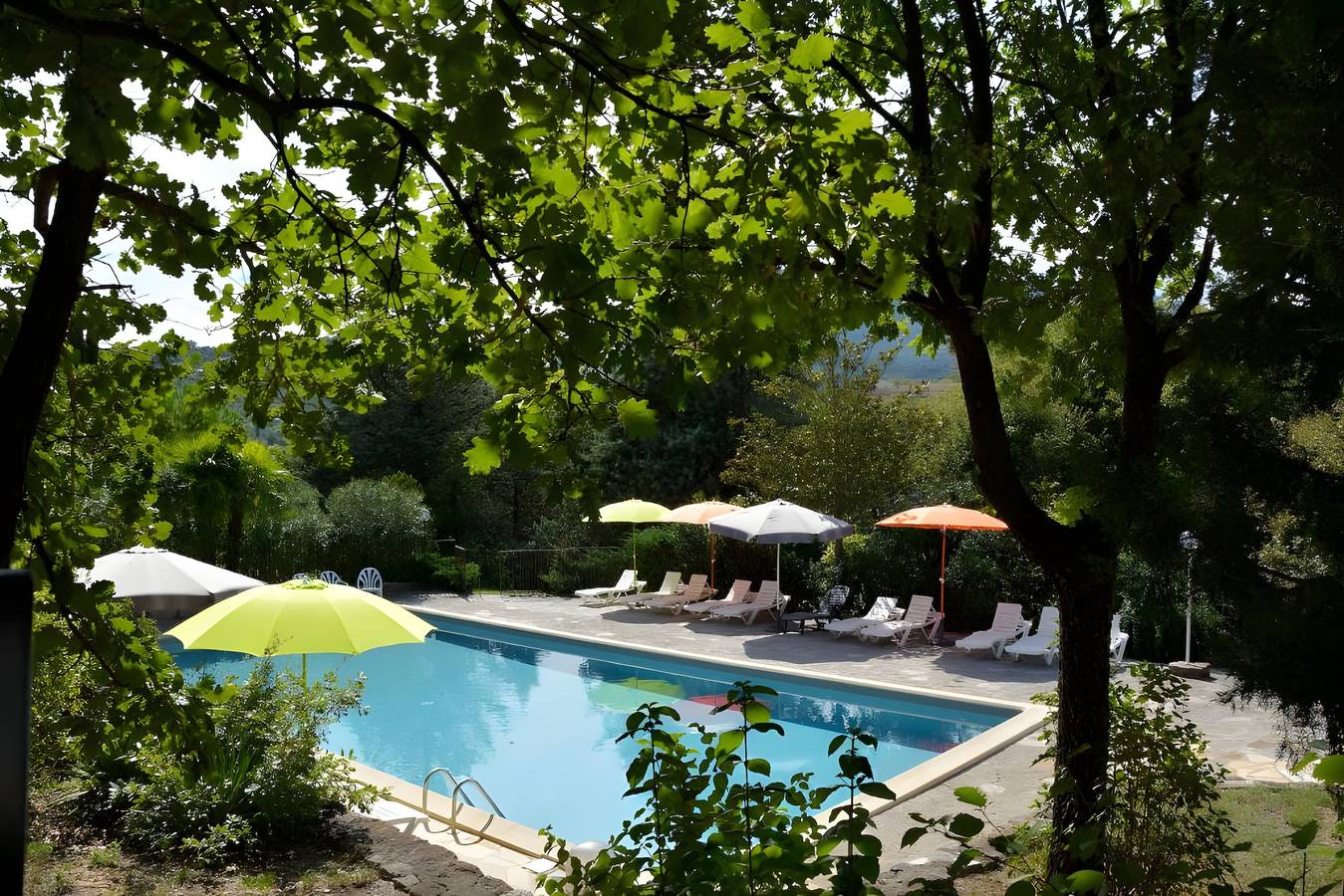 Chalet „Premium Gemeinschaftspool“ mit Bergblick, Wlan und Klimaanlage in Les Vans, Cevennen