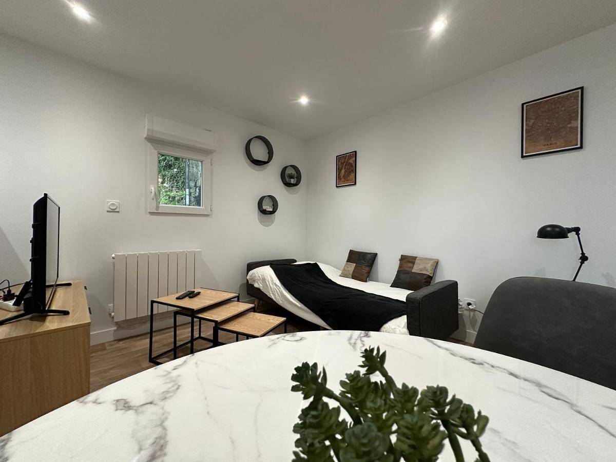 Appartement entier, Le Roadtrip, cosy, de plain-pied avec parking in Saint-Junien, Région de Rochechouart