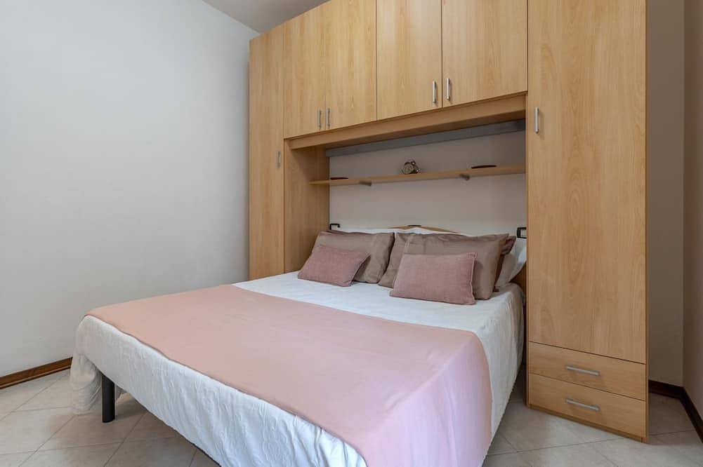 A cozy and comfortable 46 square meters villa, perfect for five people, with a private entrance on the ground floor.The property is conveniently located in Lido delle Nazioni: the beach, restaurants, bars, ice cream parlors, and a supermarket are just a in Lido delle Nazioni, Ferrara Province
