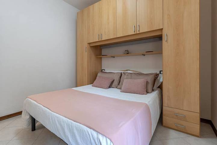 Guesthost - Lido delle Nazioni Villa with Parking in Comacchio, Provincia di Ferrara