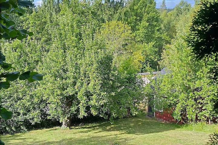 Gemütliche Kolsva-Hütte mit eigenem Eingang in Köping, Västmanland
