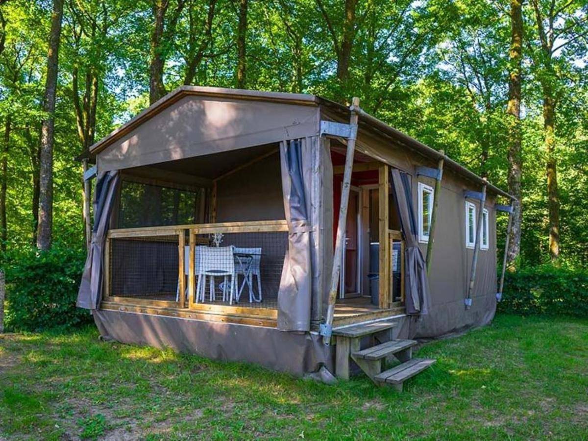 Camping de la Forêt Seasonova in Sillé-le-Guillaume, Parc naturel régional Normandie-Maine