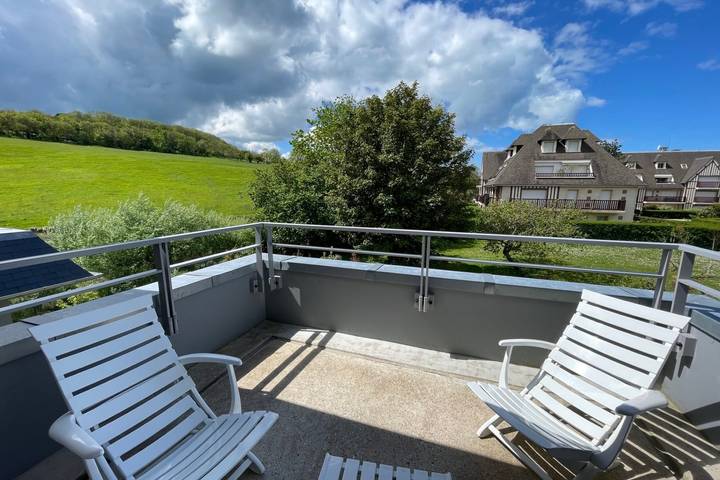 Gîte pour 4 personnes, avec Balcon et Terrasse dans Plage De Tourgeville - 2