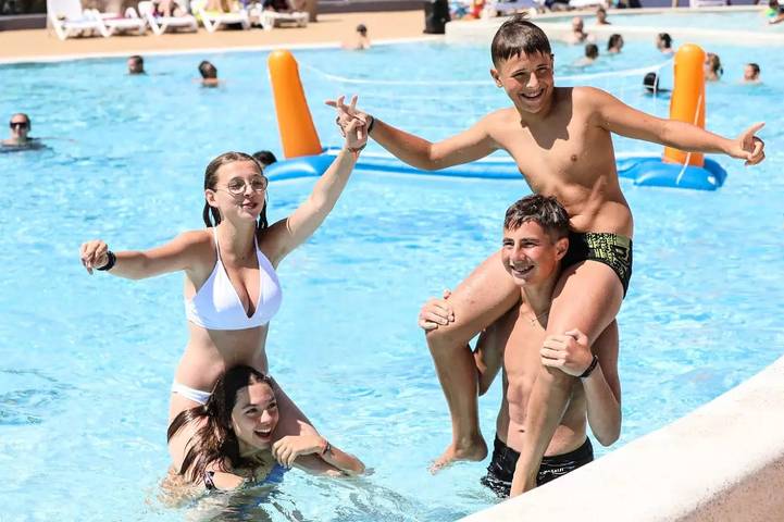 Mobil home pour 4 personnes, avec terrasse et piscine à Angles - 2