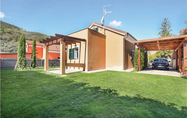 Ferienhaus für 6 Personen, mit Terrasse und Garten in Cisano sul Neva