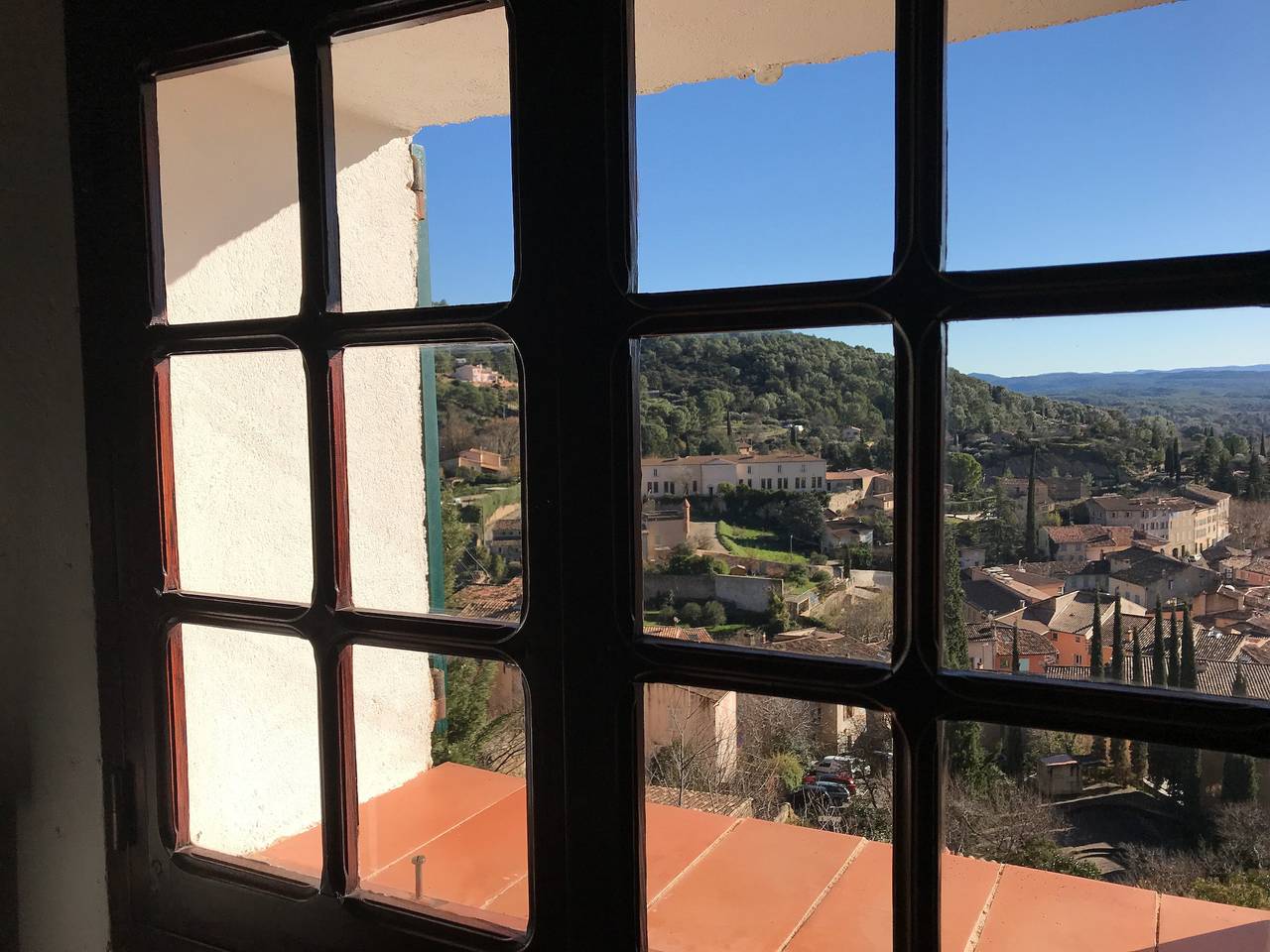 Maison-grotte féerique avec vue montagne, terrasse privée et Wi-Fi à Cotignac in Cotignac, Région de Brignoles