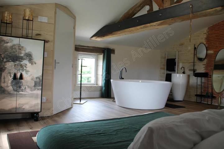 Chambre d’hôte pour 2 personnes, avec Terrasse ainsi que Jardin et Vue à Nieul-sur-l'Autise