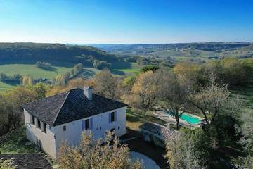 Gîte pour 2 personnes, avec piscine et jardin dans Castelnau-Montratier-Sainte-Alauzie
