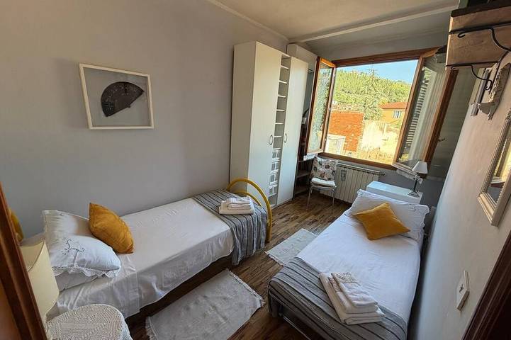 Casa a schiera nei pressi di Firenze, stile rustico toscano in Calenzano, Provincia de Firenze