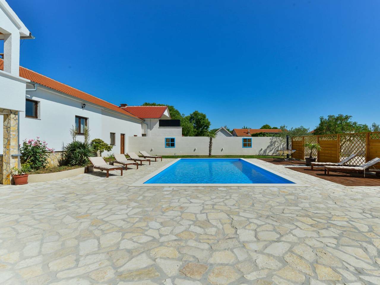 Villa in Zadar mit Schwimmbecken in Benkovac, Grad Benkovac