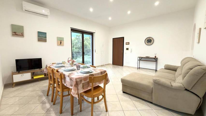 Gîte pour 10 personnes, avec Balcon et Terrasse ainsi que Jardin et Vue à Rocca Imperiale - 3