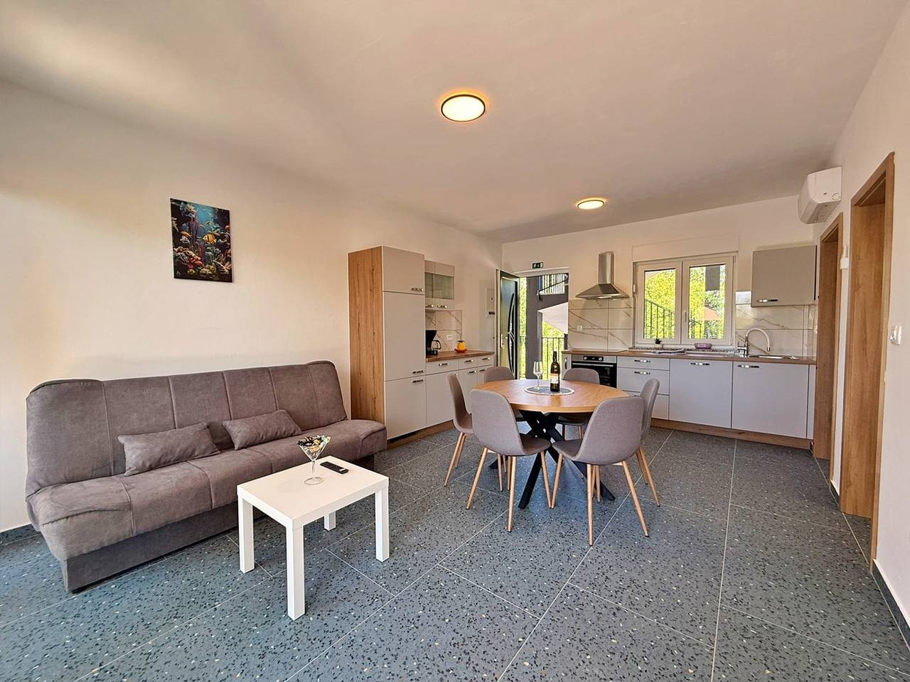 Geheel appartement, Vakantieappartement voor 6 personen met balkon/terras in Polje, Krk