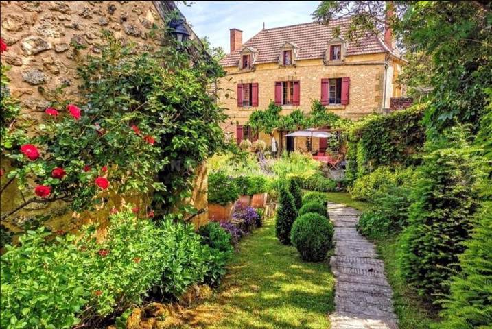 Location de vacances pour 4 personnes, avec Terrasse et Jardin ainsi que Piscine et Vue