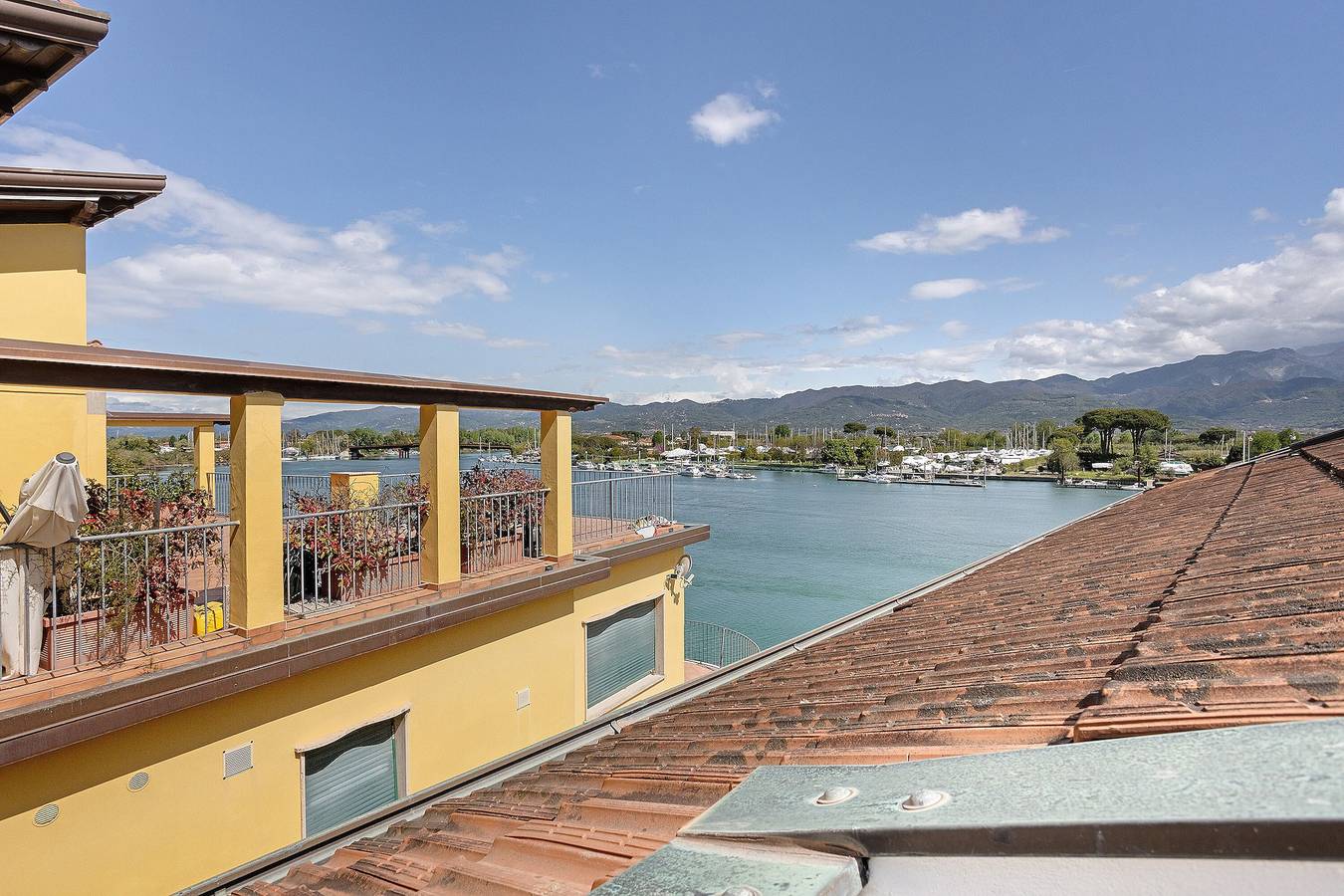 Ganze Wohnung, Apartment 'Casa L'approdo' mit Gemeinschaftsgarten und Balkon in Montemarcello, Ameglia Gemeinde