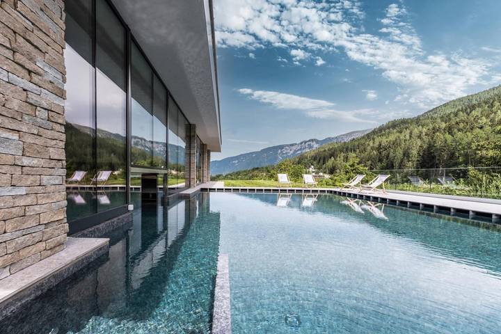 Ferienhaus für 2 Personen, mit Terrasse und Whirlpool sowie Garten und Pool in Mezzana
