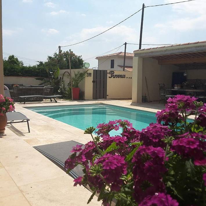 Chambre d’hôte pour 2 personnes, avec Jacuzzi et Terrasse ainsi que Jardin et Piscine à Pourrières