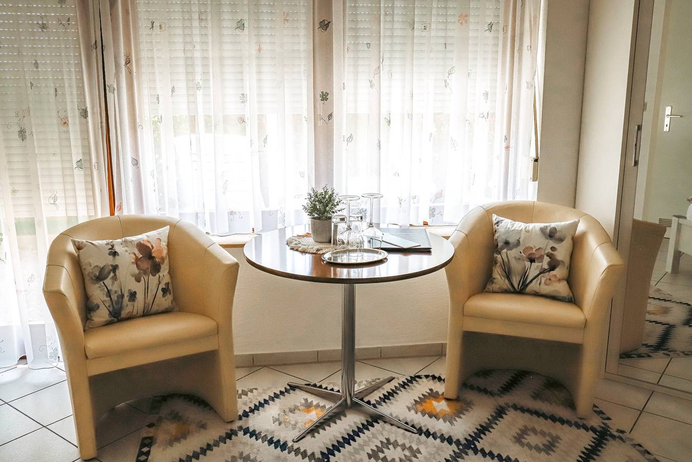 Zimmer 'Doppelzimmer 3' mit Privatterrasse und Wi-Fi in Wasserburg (Bodensee), Bayerisch Schwaben