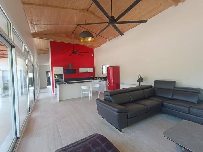 Location de vacances pour 7 personnes, avec Terrasse ainsi que Jardin et Piscine à Méjannes-le-Clap