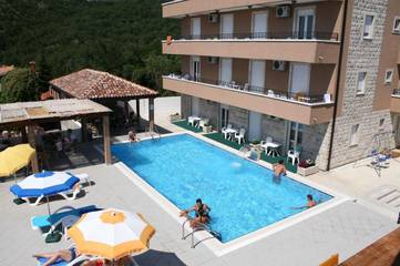 Maison d’hôte pour 4 personnes, avec jardin ainsi que vue et piscine au Monténégro