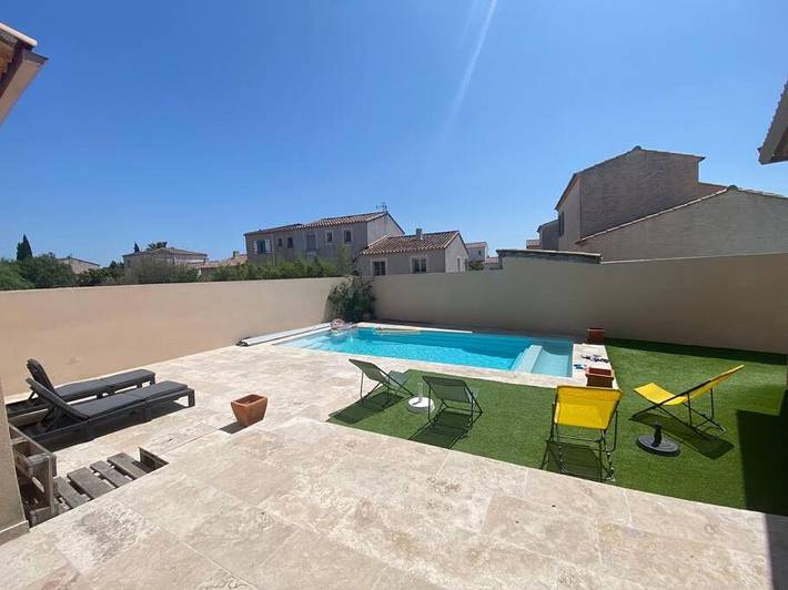 Villa pour 7 personnes, avec Terrasse ainsi que Jardin et Piscine à Arles - 3