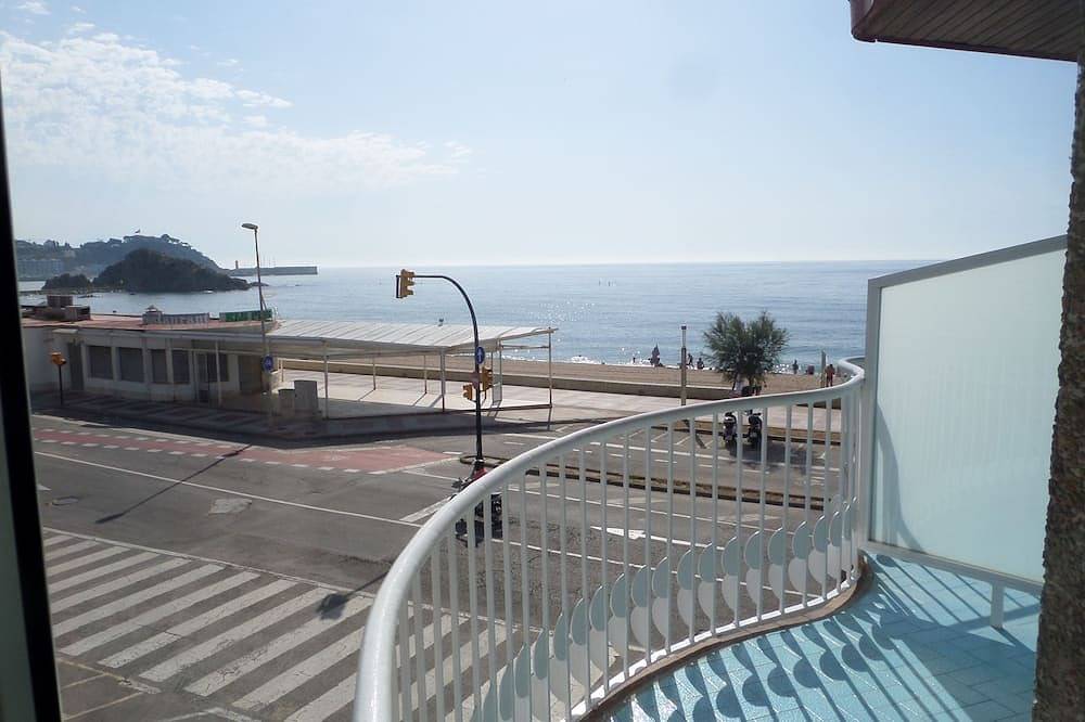 Entire apartment, Great Apartment In Sea Front. Best Possible Location In Town. in Els Pins Blanes, Blanes