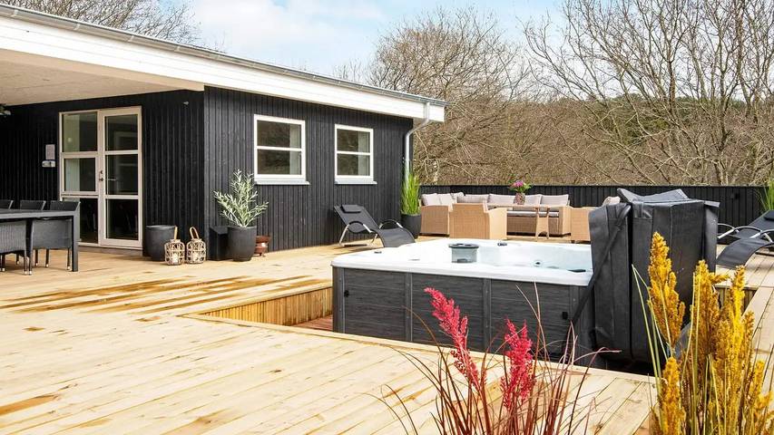 Ferienhaus für 13 Personen, mit Terrasse und Sauna sowie Whirlpool in Lyngsbæk Strand