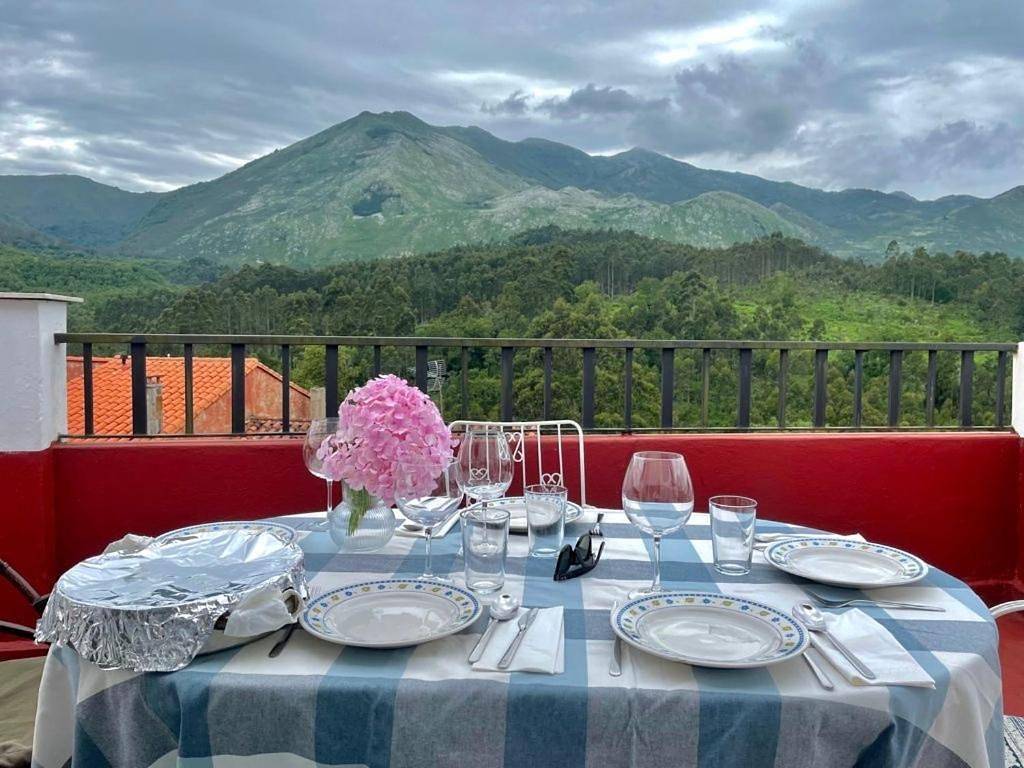 Apartamento entero, Caravia Playa La Espasa - Mar y montaña, amplia terraza in Caravia, Costa Verde