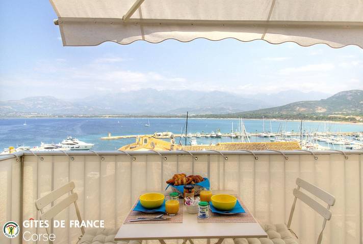 Gîte pour 2 personnes, avec Balcon et Vue dans Office De Tourisme De Calvi
